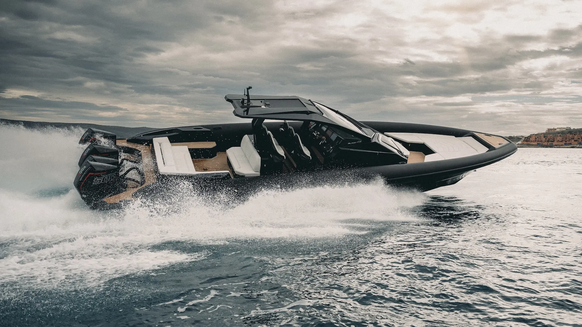 Agresif hatlar, sürüş odaklı mimari